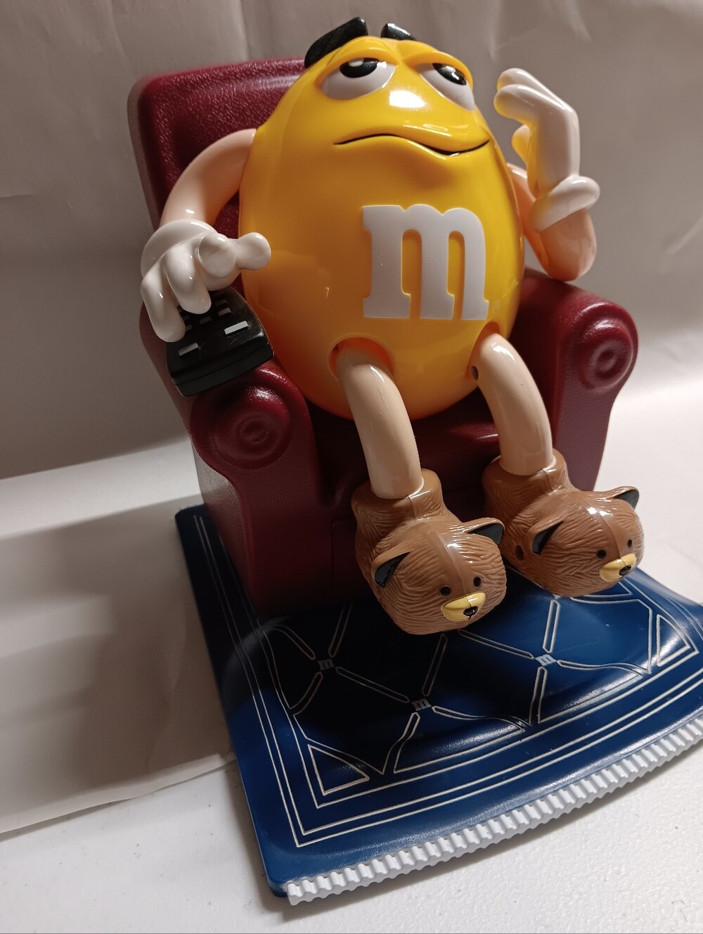 M&M'S Candy Dispenser Yellow M&M New In Box. Vintage - Picture 2 of 11